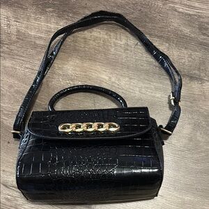 Elegant Black Croc-Embossed Shoulder Bag